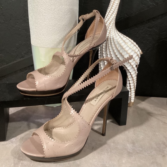 Burberry Heels - Picture 1 of 5